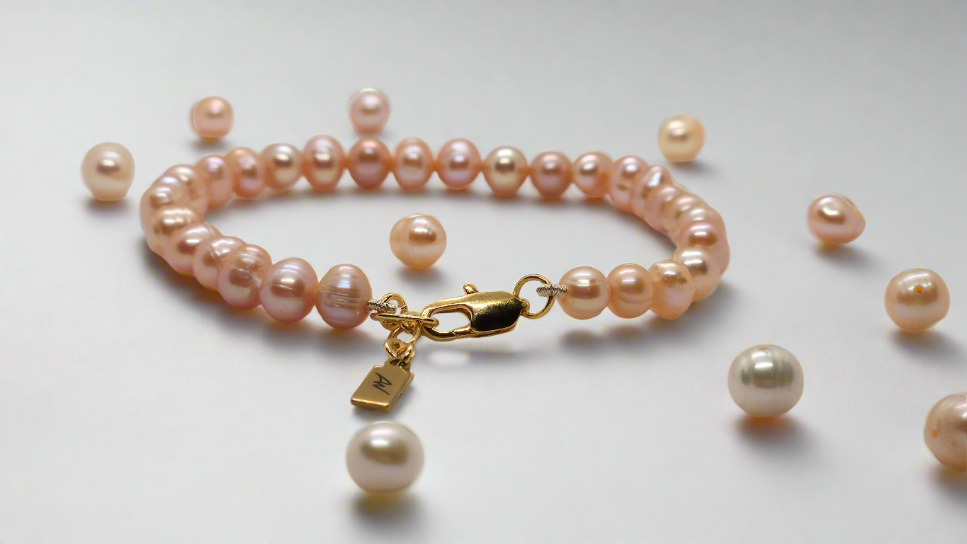 Peach Pearl Bracelet - gold lobster clasp extended