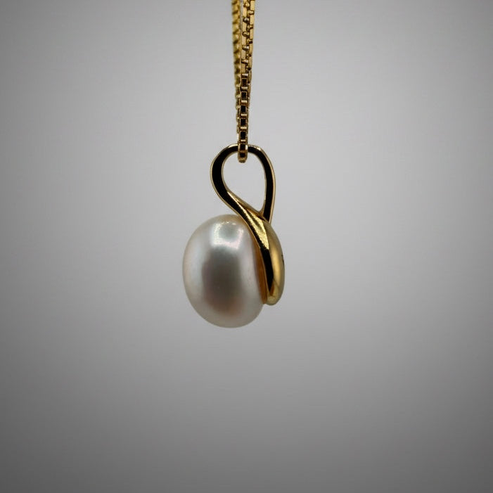 Lune Dorée - Button Pearl Pendant