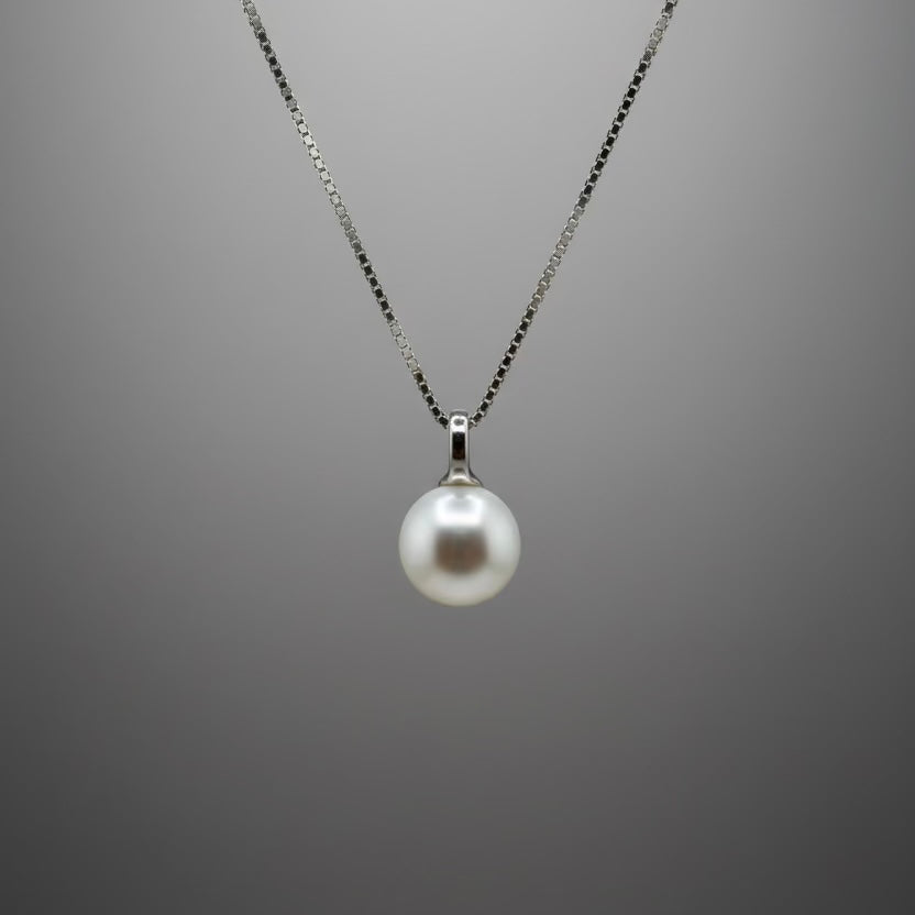 Lune Solitaire - Button Pearl Pendant